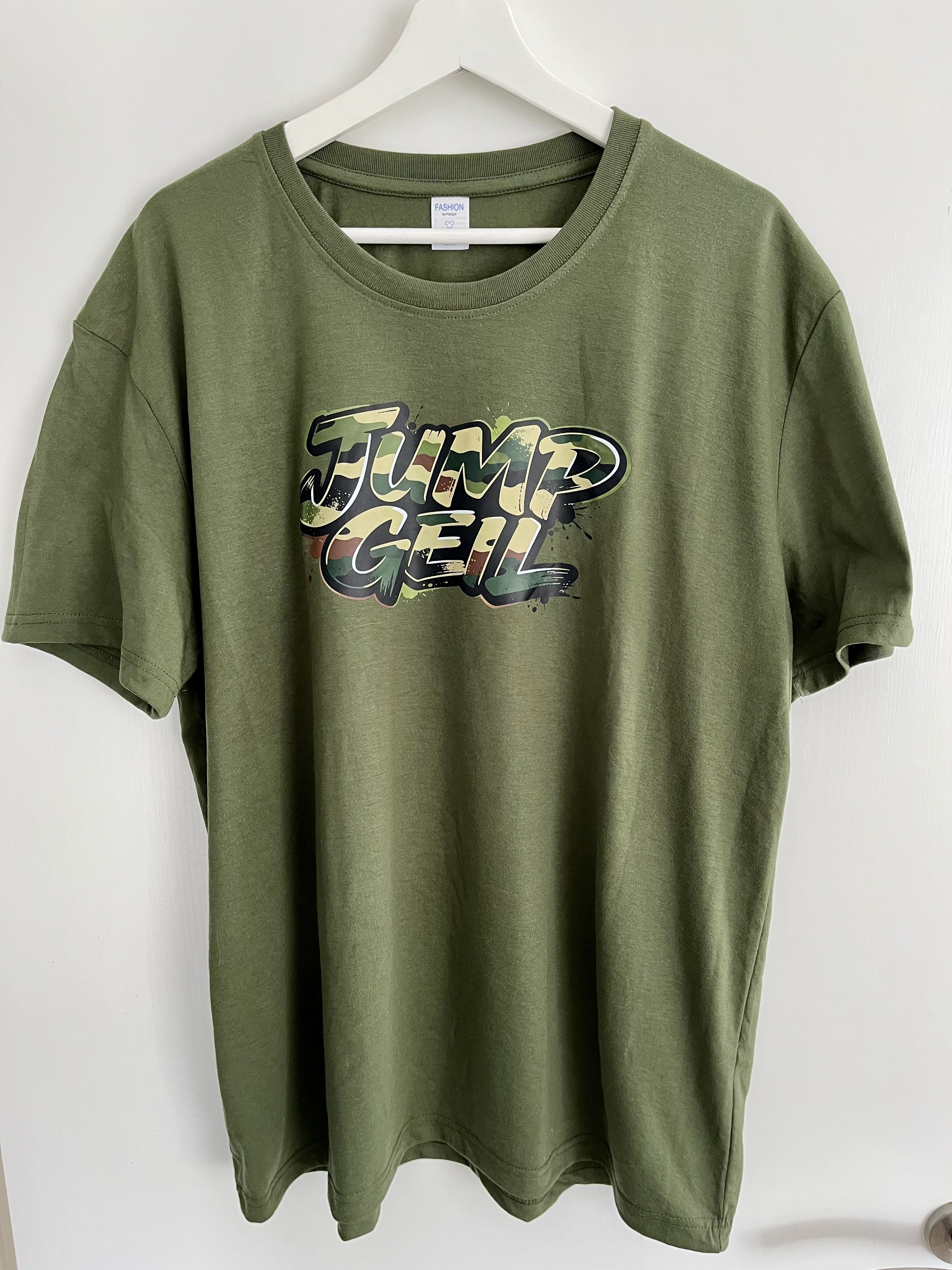 JUMPGEIL Camouflage - 2XL fällt etwas kleiner aus - vorne und hinten bedruckt